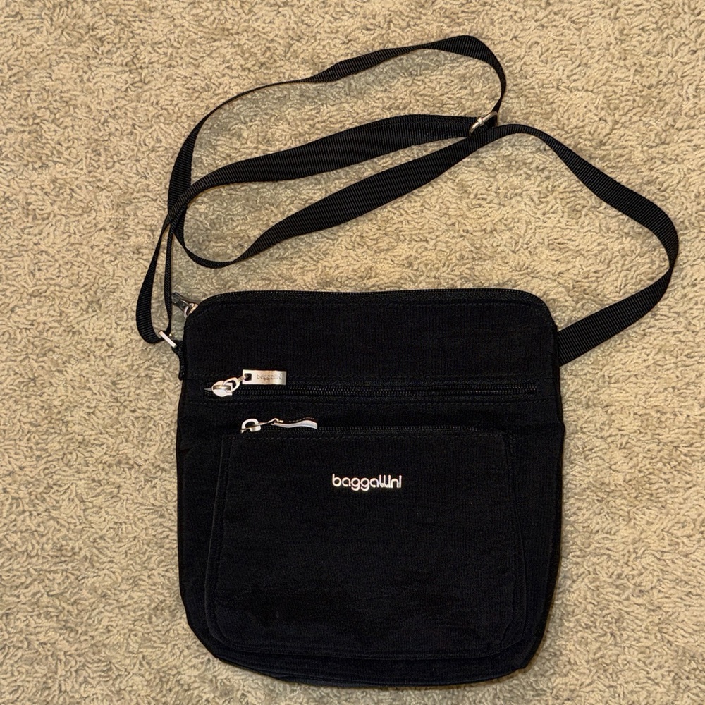 Baggallini Black Crossbody Bag - Picture 15 of 15